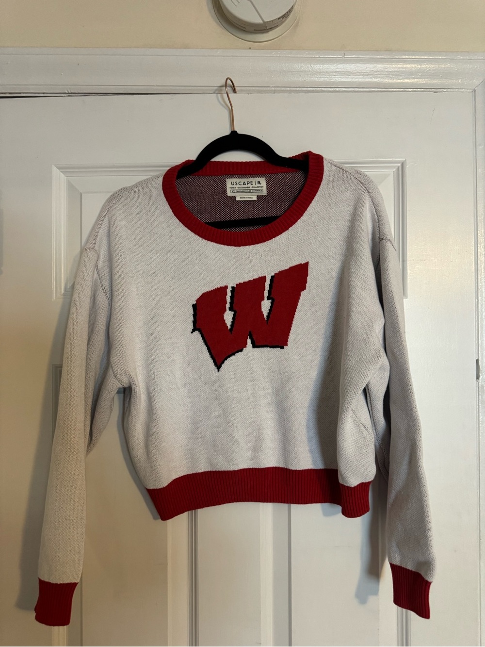 USCAPE R. White Crop Sweater with Red W Logo
